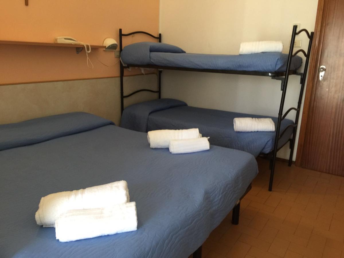 Hotel Bacco Rimini Exteriör bild