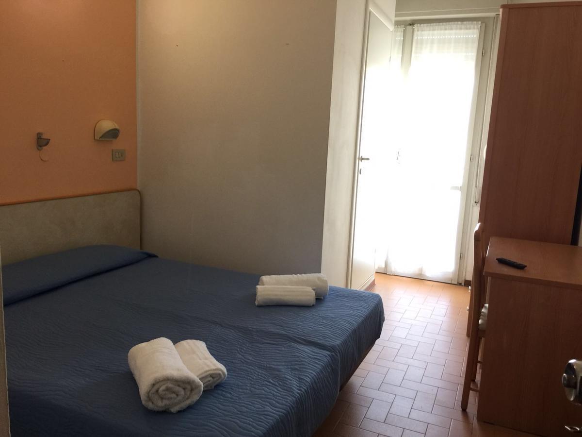 Hotel Bacco Rimini Exteriör bild