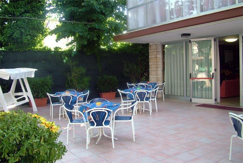 Hotel Bacco Rimini Exteriör bild