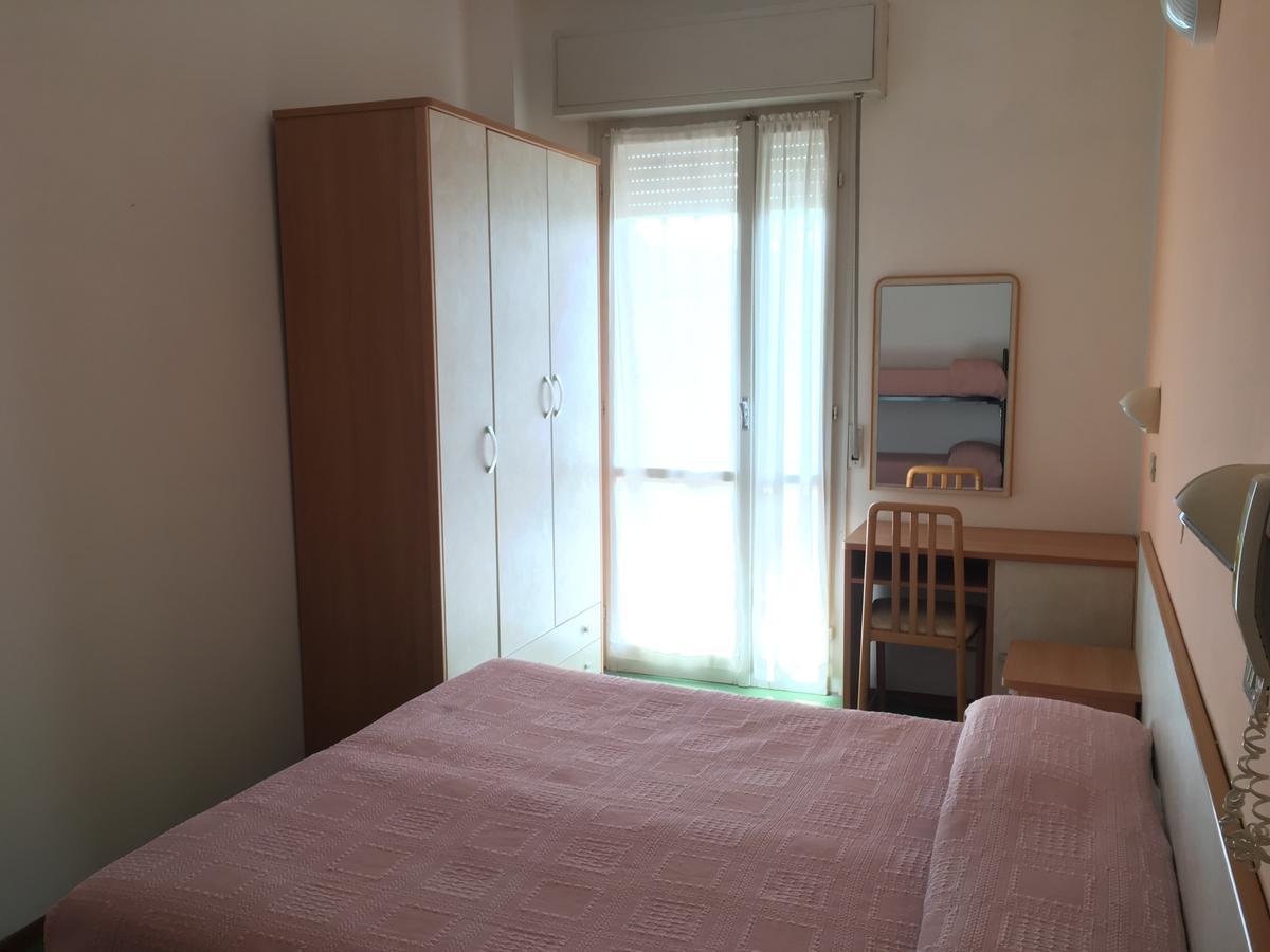 Hotel Bacco Rimini Exteriör bild