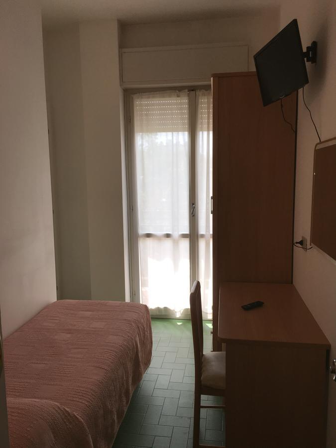 Hotel Bacco Rimini Exteriör bild